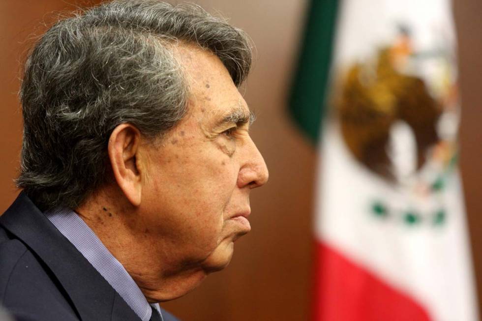 Cárdenas presenta su renuncia con carácter de irrevocable al PRD