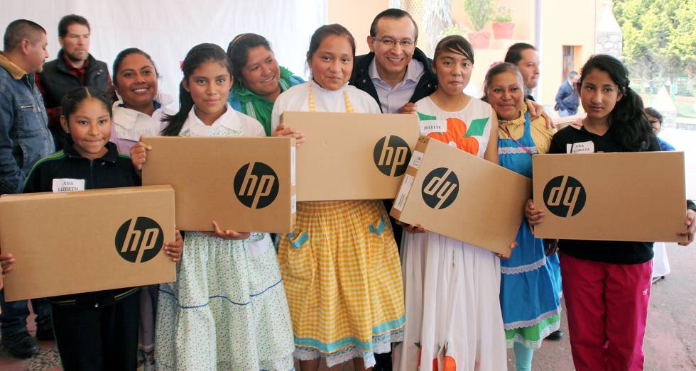 Entregan apoyos escolares a niñas indígenas mexiquenses