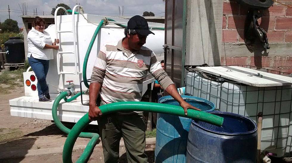 Abastecen de agua a colonias de Texcoco