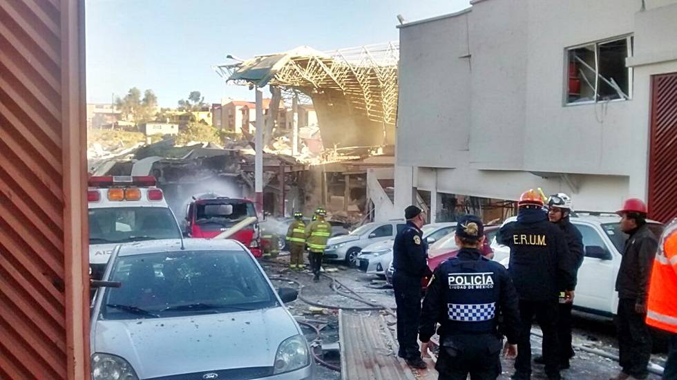 Suman 7 muertos y 37 heridos por estallido de pipa de gas en el Hospital Materno Infantil de Cuajimalpa
