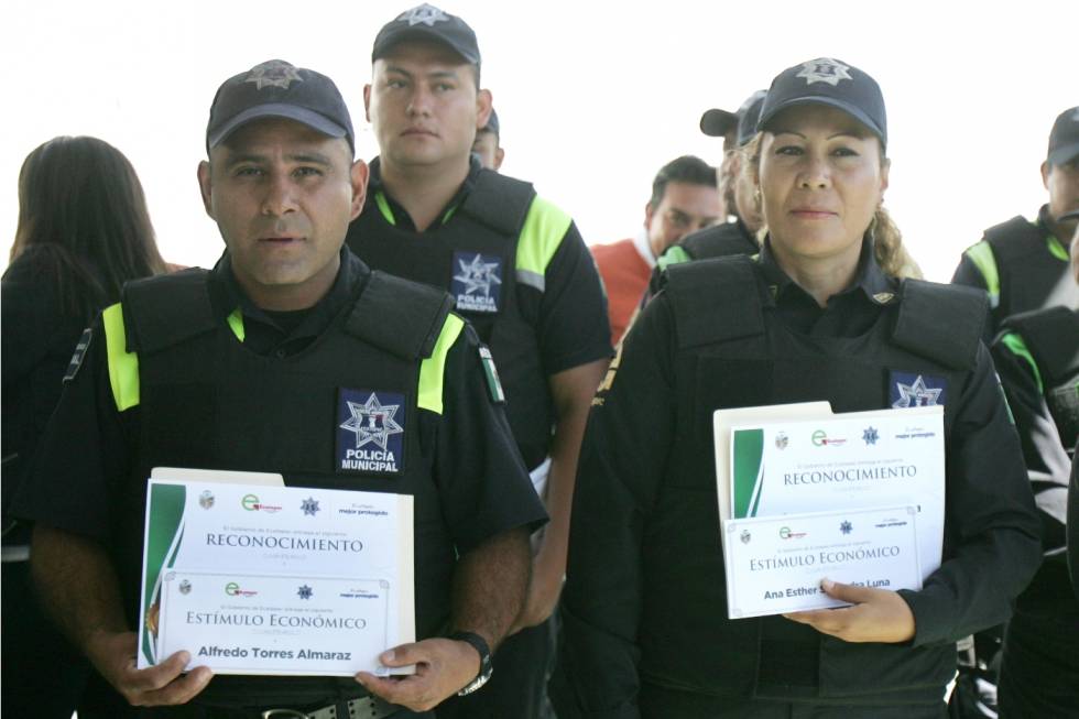 Reconocen a policías de Ecatepec por detención de probables homicidas