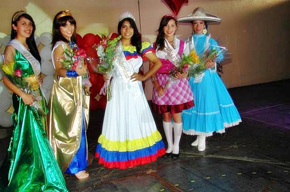 Miss Universo en Liceo UPG en el marco de la Feria Liceo Cultura 2015