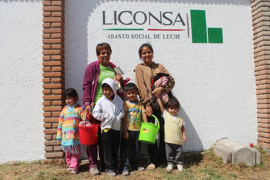 Tres mil familias texcocanas beneficiadas con lechería gestionada por Brasil Acosta