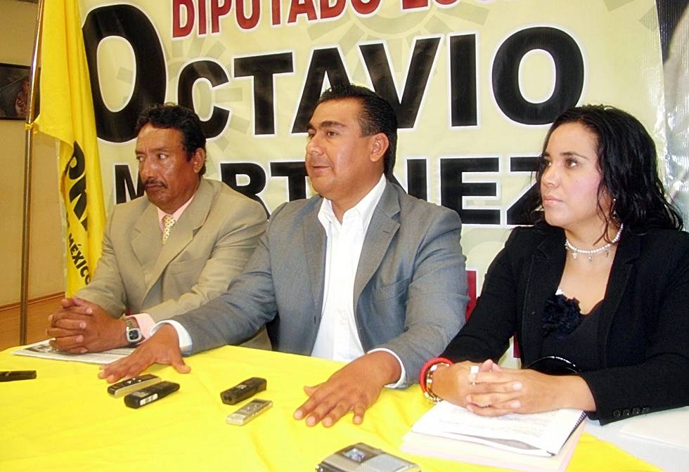 Ex candidatos y funcionarios dejan al PRI y MC para apoyar al PRD