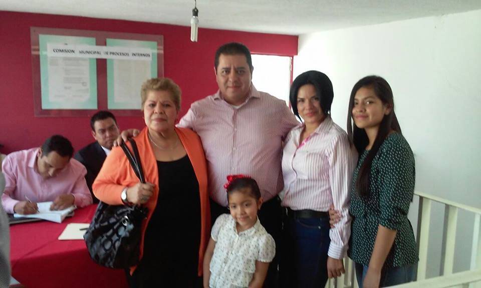 Se registra como aspirante a Presidente Municipal Luis Enrique Islas en Papalotla