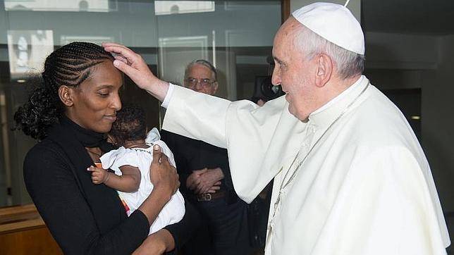 Papa Francisco: La mujer tiene que ser más escuchada en la Iglesia