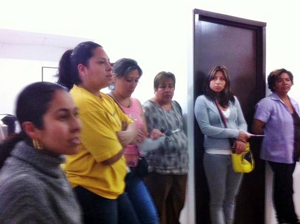 Madres de escuela denuncian al director de la primaria Venustiano Carranza de Texcoco.