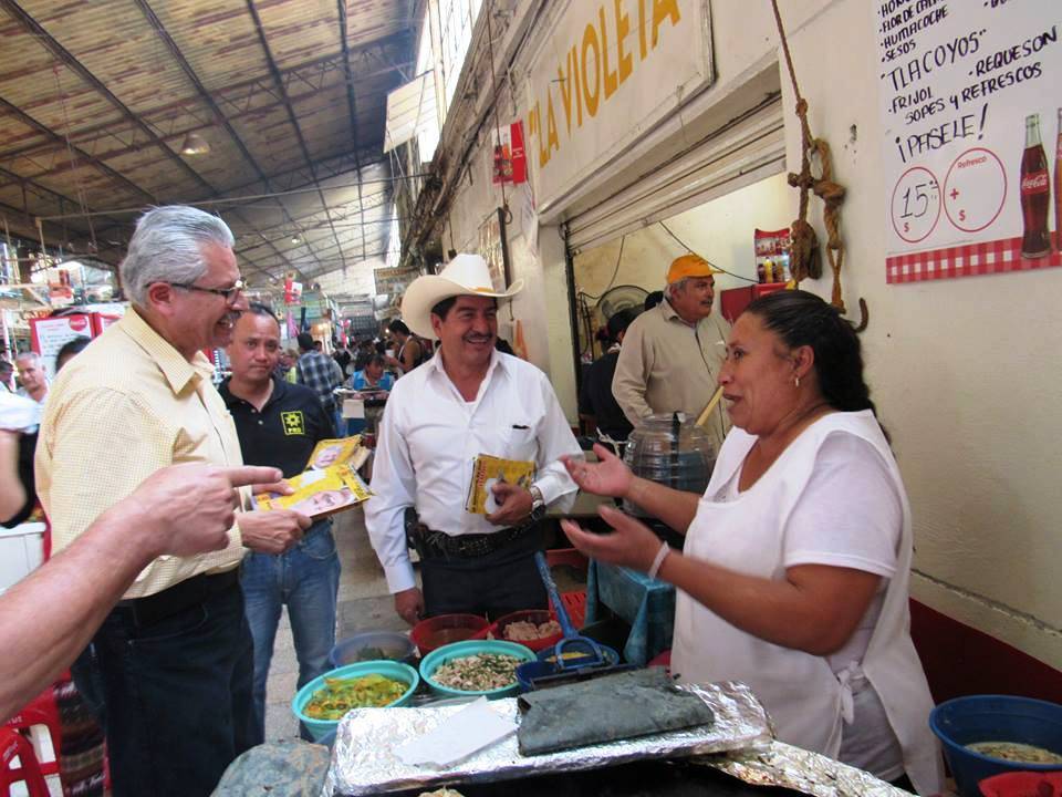 Jorge de la Vega y Manuel Uribe se meten hasta la cocina en el Mercado