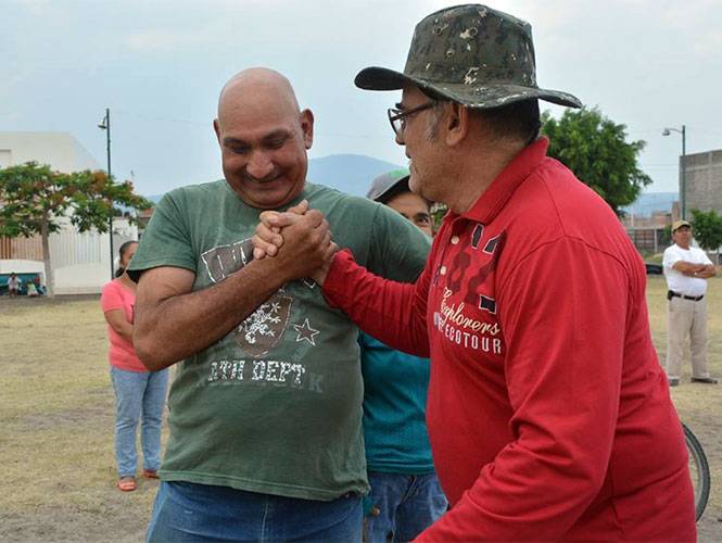 Asesinan a otro candidato; comando irrumpe en un mitin en Michoacán