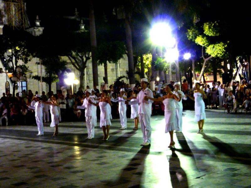  Encuentro danzonero engalana Veracruz