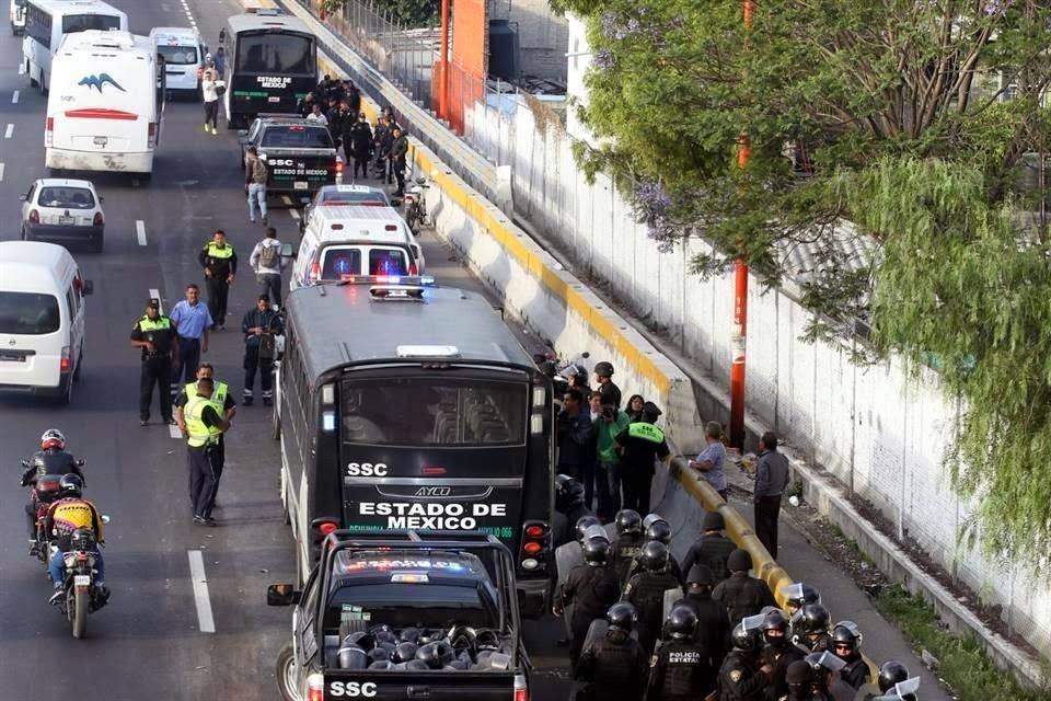 Atracan a transportistas en autopista en Ecatepec