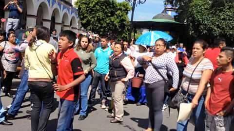 Desalojan comerciantes remisos del Jardín Municipal de Texcoco