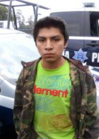 Policías de Texcoco detiene a vendedor de drogas y a dos más por comprar en Chapingo