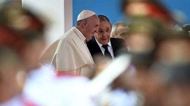 
Castro al recibir al Papa en Cuba: 