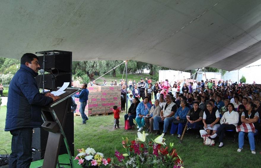 Autoridades municipales entregan despensas del Programa “canasta mexiquense 2015”