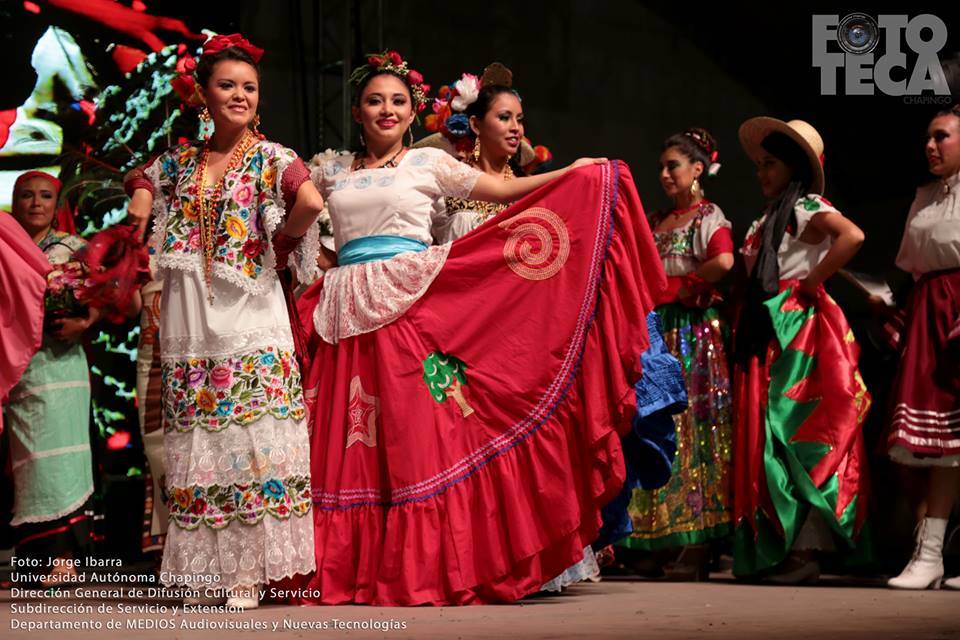 La Fiesta de la Cultura Rural está en Chapingo; hay canto, baile y comida típica