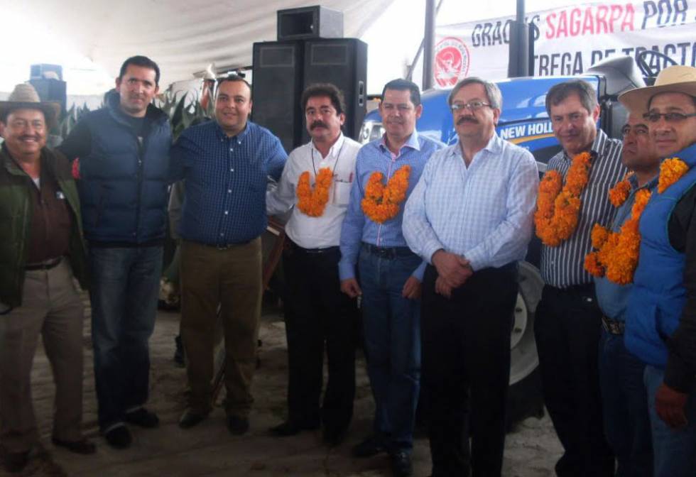 El Frente Nacional Agrarista “José María Morelos y Pavón”  entregó tractores y apoyos a productores del campo en Teotihuacán
