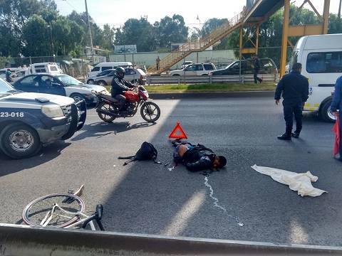 Conductor imprudente arrolla a  ciclista en la carretera México-Texcoco