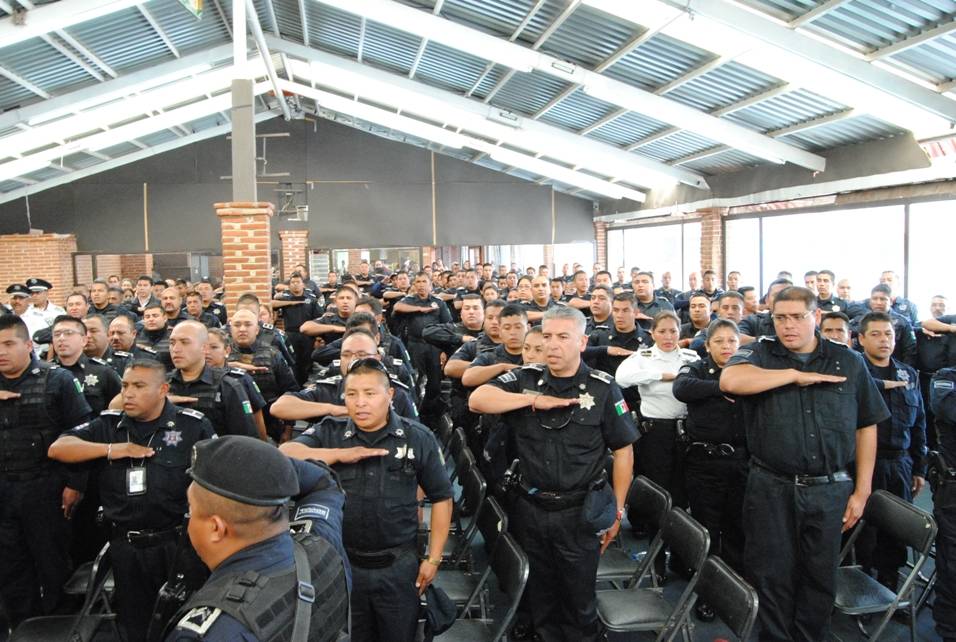Conmemoran a policías en su día; reconocen labor de Roberto Hernández, Jefe de la municipal de Texcoco