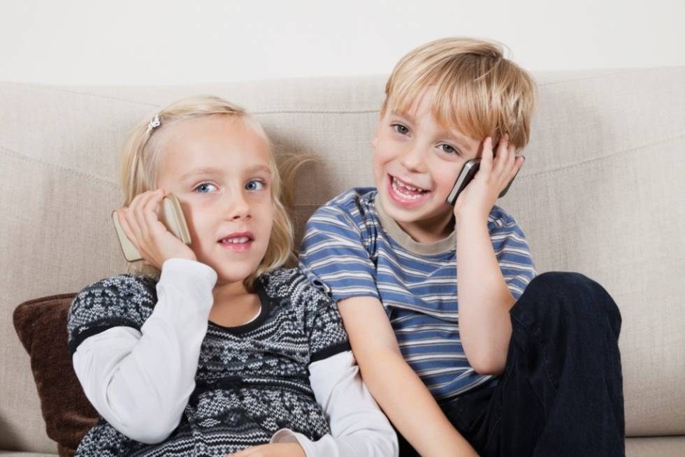         Telefónica fomenta el uso responsable del celular entre los niños
