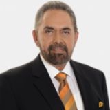 Allá, dinastías y linajes; aquí, vil nepotismo