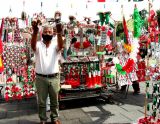 Artesanos de diversos estados ofertan productos en Xochimilco