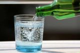 7 increíbles beneficios del agua mineral para tu salud