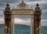 La puerta que derribamos y la que supo hacerse símbolo