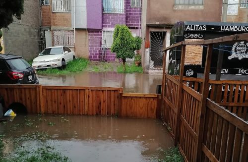 Unidades habitacionales inundadas como es Ara3, Ara1, Hir, y colonias en Chicoloapan por la intensa lluvia de esta tarde