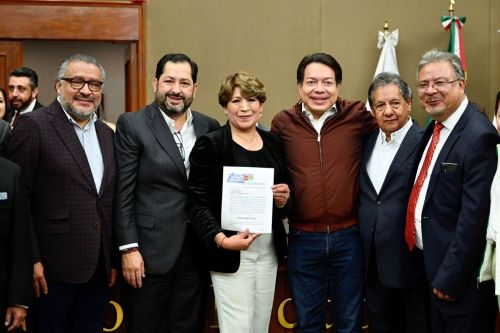 ’Hemos sido elegidos para acabar con 100 años de corrupción’; Delfina Gómez se registra como candidata a gobernadora del Estado de México 