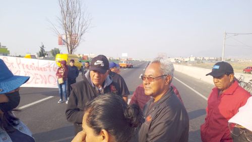 Ex candidato del PAN encabeza bloqueo en autopista México-Pachuca
