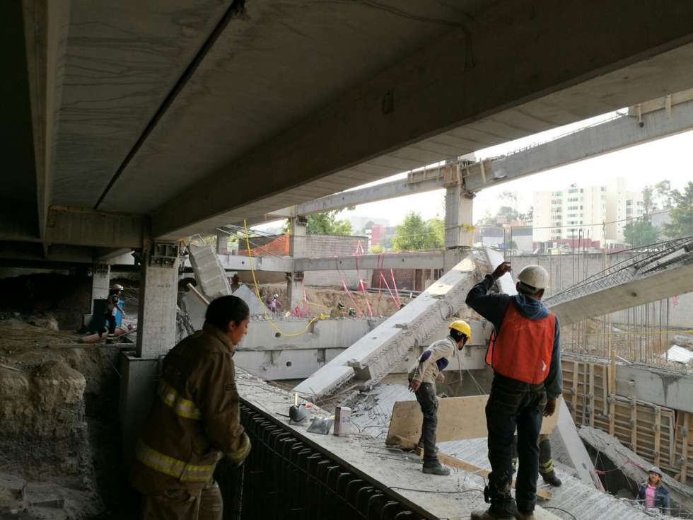 Suman siete muertos por derrumbe de estructura en Álvaro Obregón