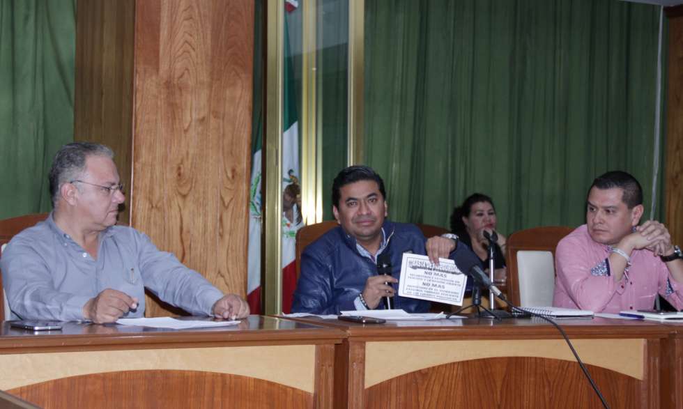 Adán Gordo Ramírez, secretario del Ayuntamiento de Texcoco y Ricardo Arellano Mayer, director de Seguridad Pública 