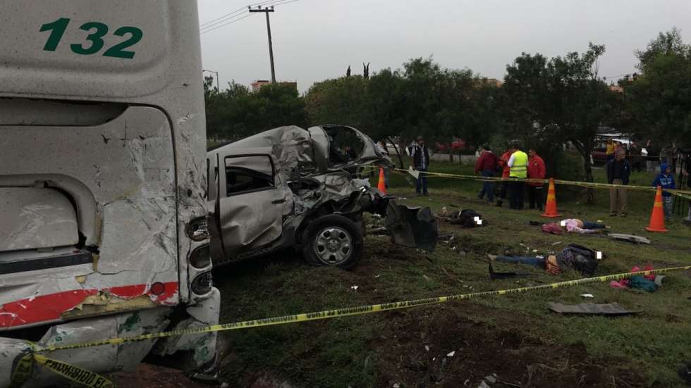 Los hechos ocurrieron aproximadamente a las 08:30 horas de este viernes en el kilómetro 27 + 300 a la altura del municipio de Jaltenco, Estado de México. 