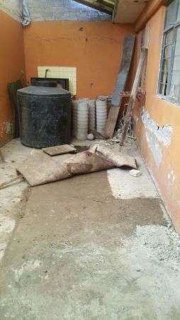 Fueron vecinos de la calle, quienes denunciaron que del interior de la casa se percibía un fuerte olor a combustible.