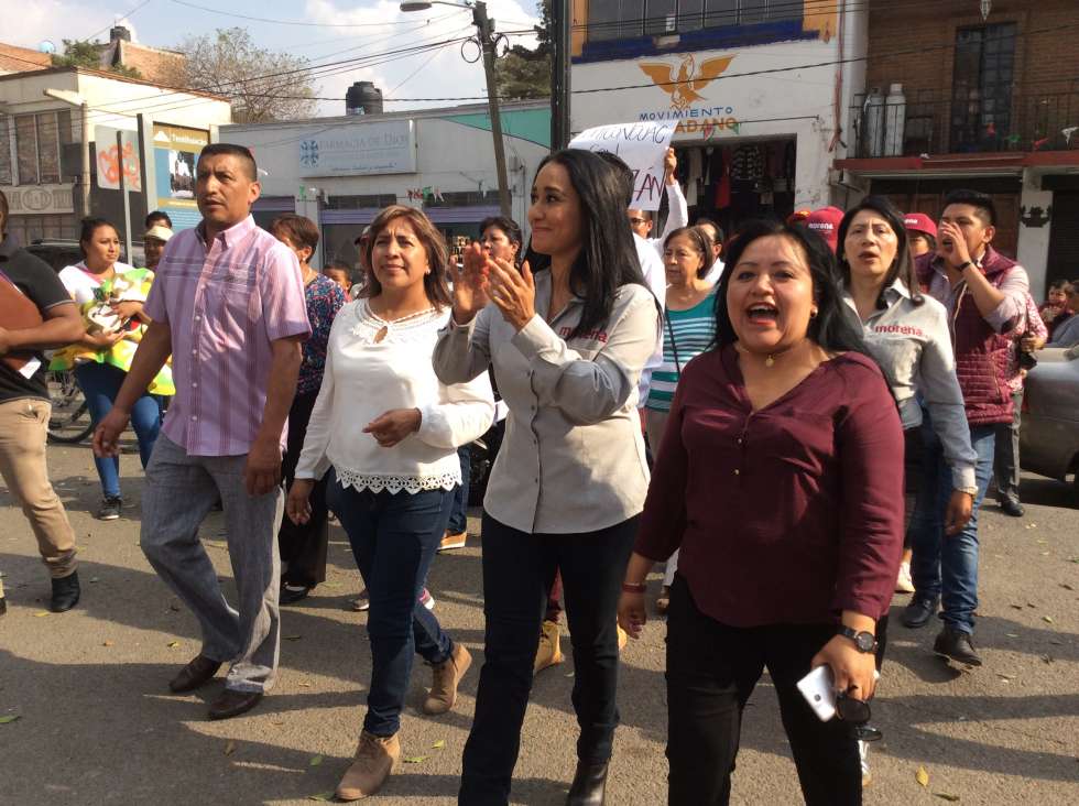 Karla Almazan llega a la plaza de Chiconcuac 
