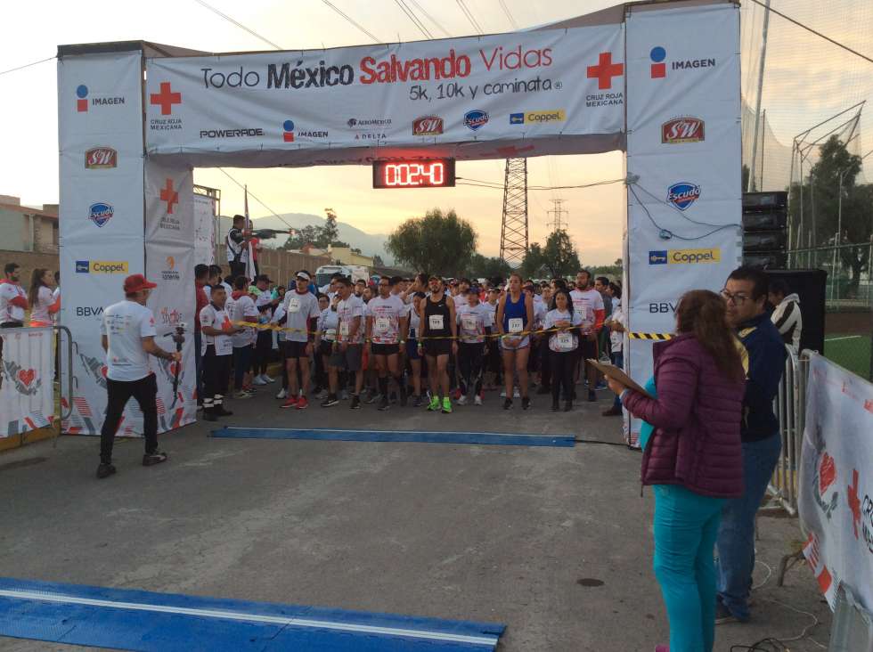 Participaron 800 corredores con causa en beneficio de esta Benemérita institución que es la Cruz Roja de Texcoco.
