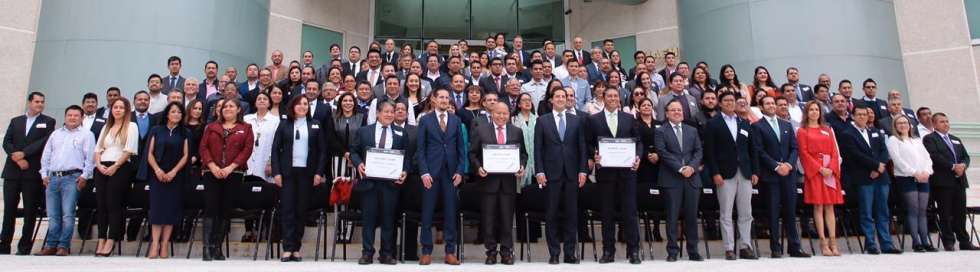 La foto oficial encabezada por el Secretario de Finanzas del Gobierno del Estado de México 