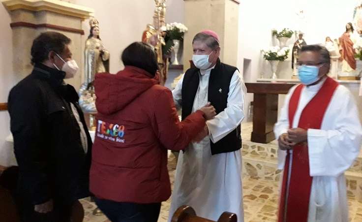 Monseñor Juan Manuel Mancilla Sánchez, bendice la donación