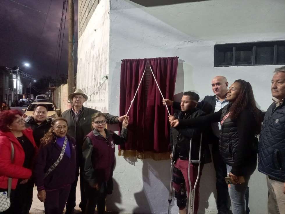 *Suministro y colocación de Alumbrado Público