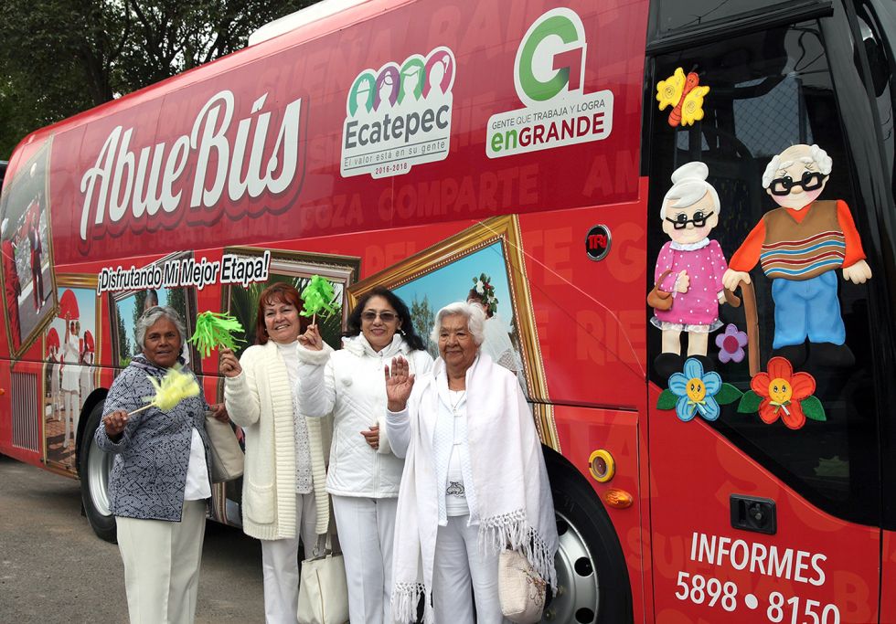 Presenta Ecatepec Abuebús e inicia cooperativas para apoyar a adultos mayores