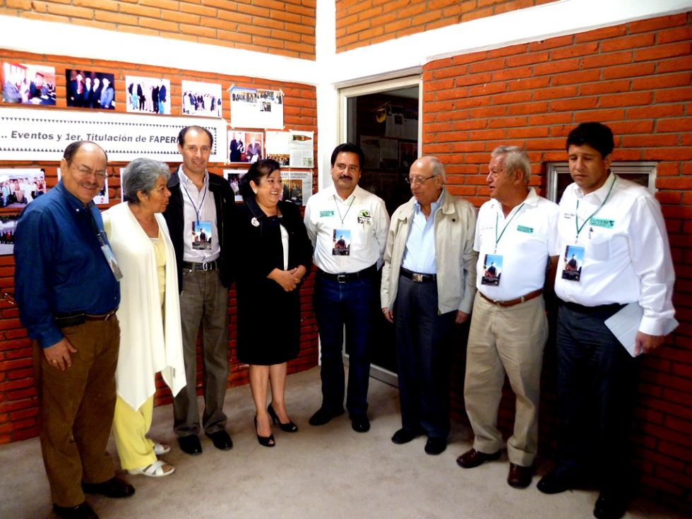 La diputada local Flor Añorve Ocampo con periodistas nacionales