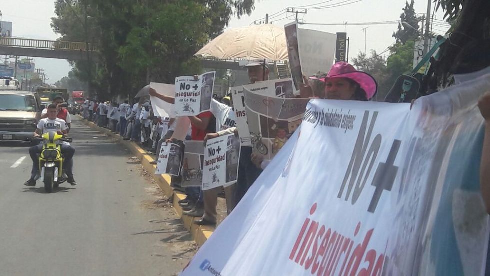 Más de 15 mil personas en la caravana humana contra la corrupción en Los Reyes La Paz