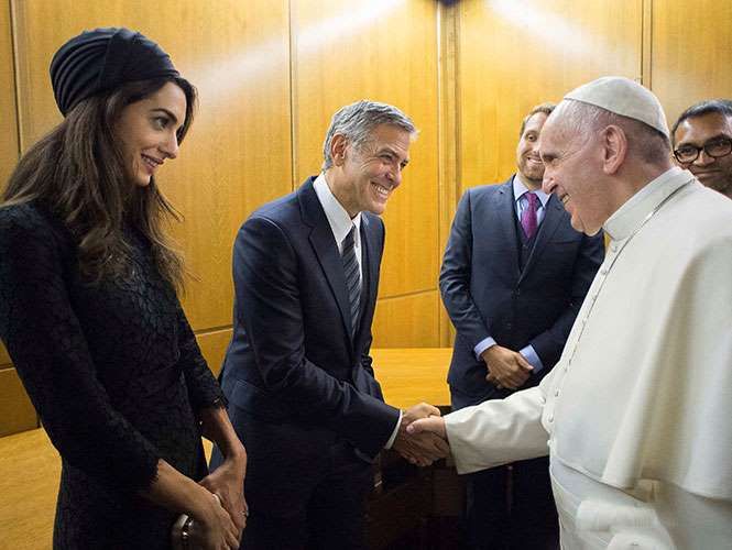 El Vaticano premia a Salma Hayek, con Clooney y Gere 