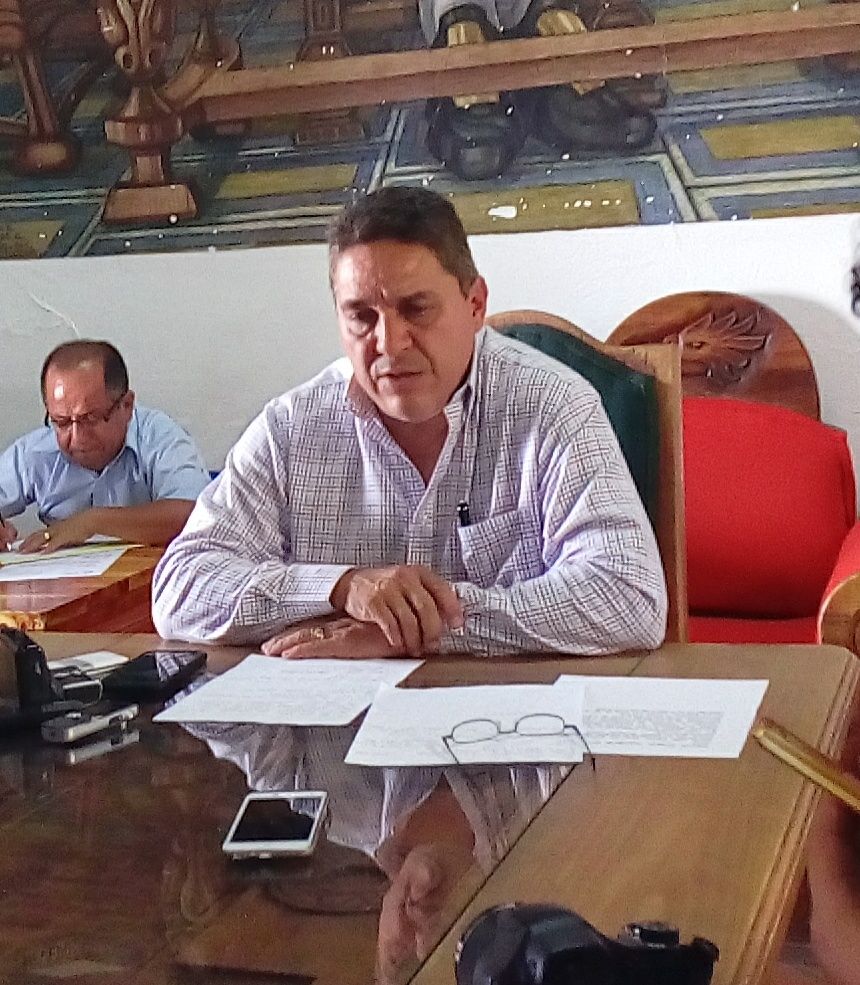 El gobierno de Taxco recibió en mesa de dialogo a maestros que marcharon en desacuerdo por la Reforma Educativa