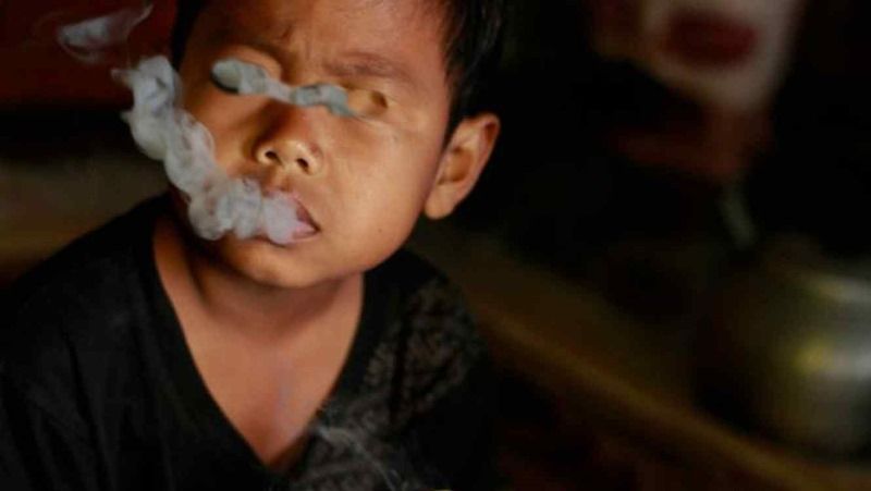 Alerta Salud estatal por niños que comienzan a fumar a los 10 años
