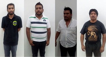 Detienen a 5 sujetos con rollos de telas robados  en Chiconcuac.