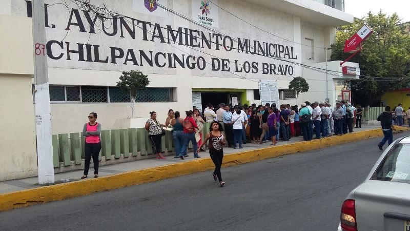 Le vuelven a tomar el Palacio Municipal al alcalde de Chilpancingo, por incumplido