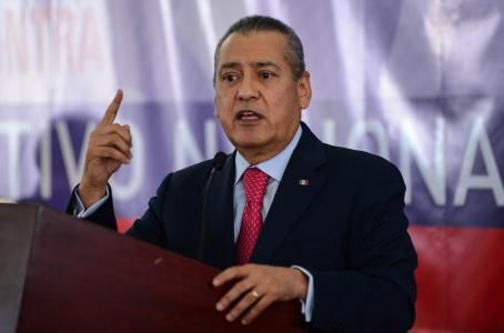 Beltrones renuncia a la dirigencia nacional del PRI