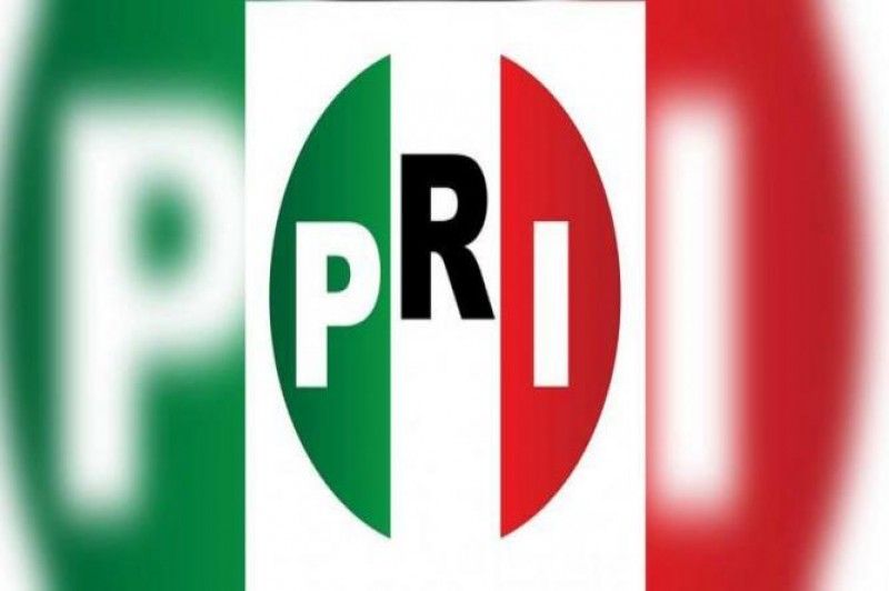 
Recibe comisión de procesos internos del PRI registro de aspirantes a la presidencia